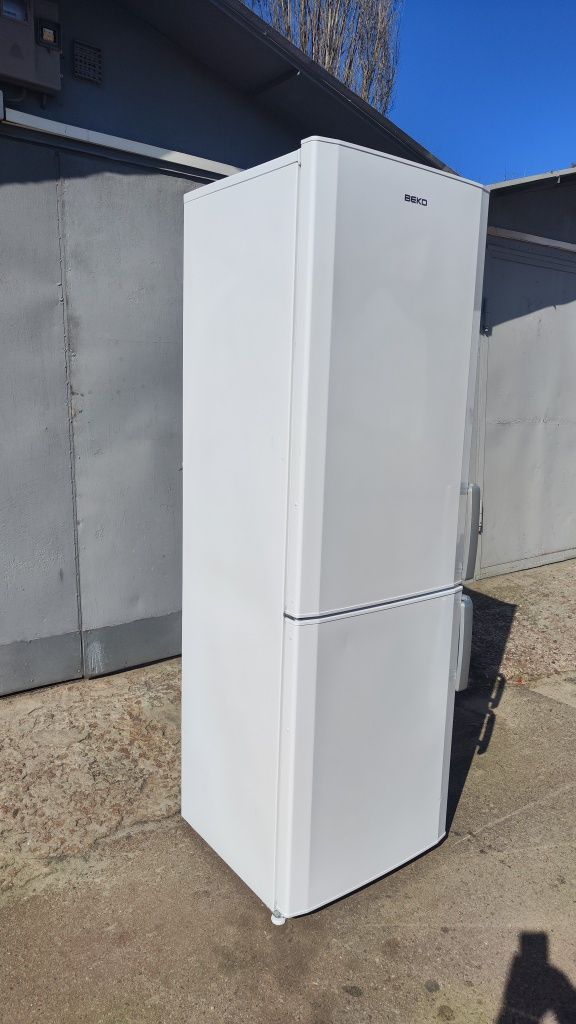 Холодильник BEKO CS334020.
