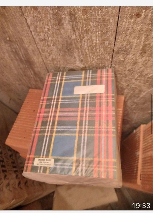 Cadernos e material escolar vintage