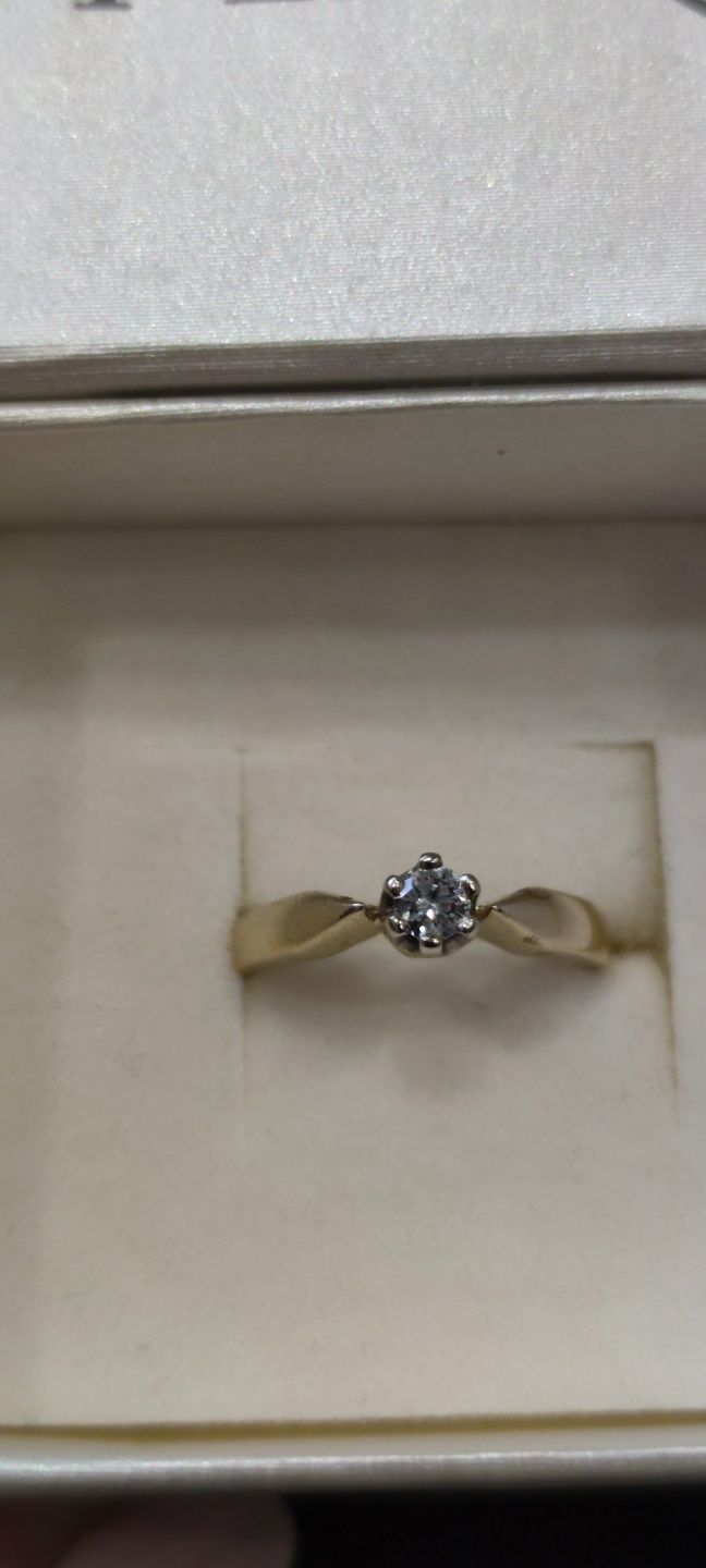 Pierścionek zaręczynowy z brylantem, diament 0,14ct, żółte białe zloto