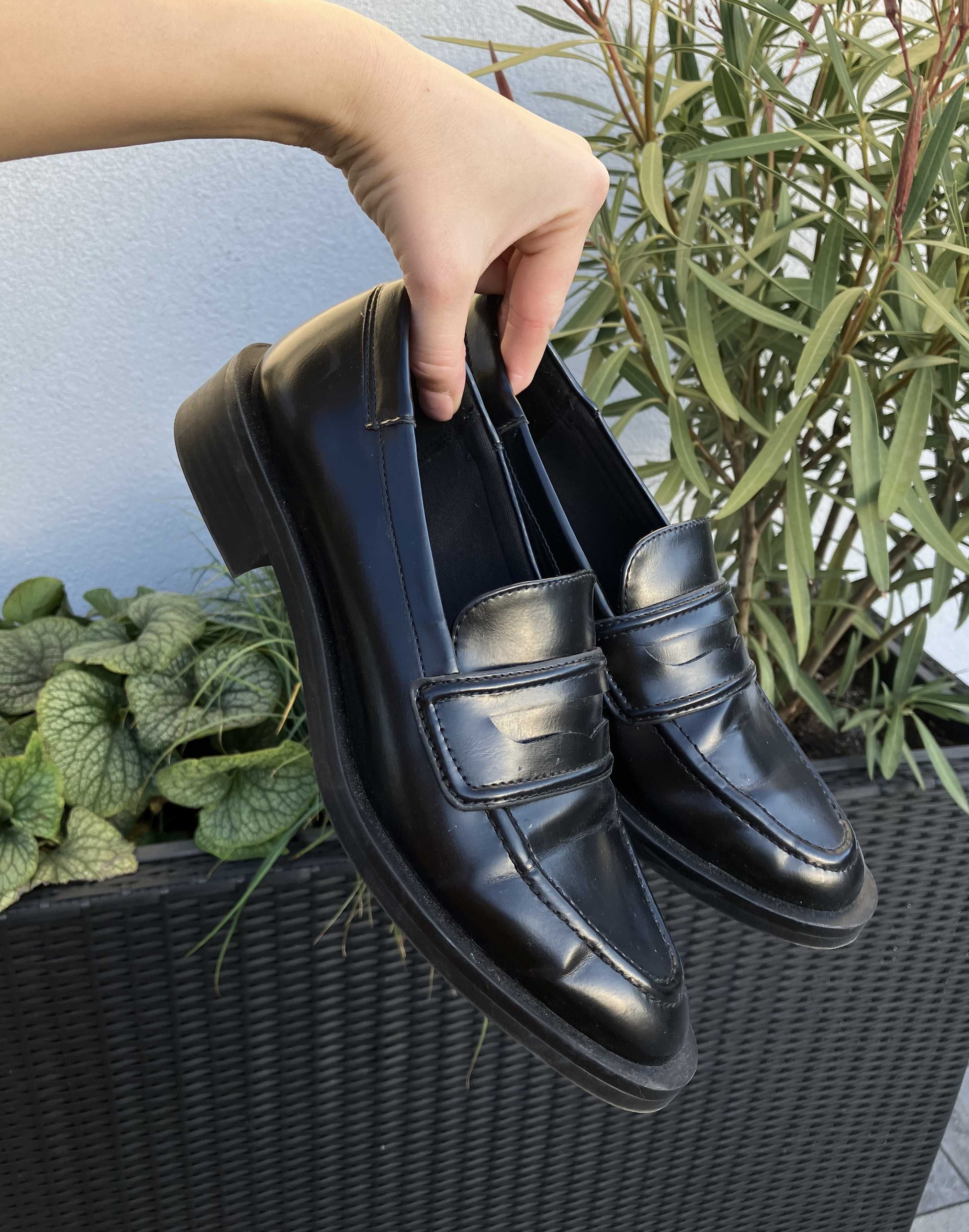 Czarne mokasyny Stradivarius 37 eleganckie klasyczne oldmoney