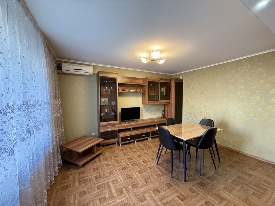 Двухкомнатная студия с ремонтом в Лесках.2/5 кирпич.