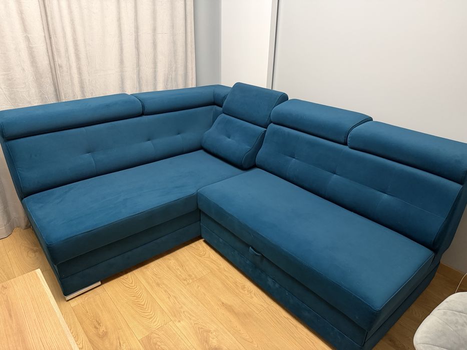Sofa narożna, narożnik ze strefa relaksu i funkcja spania