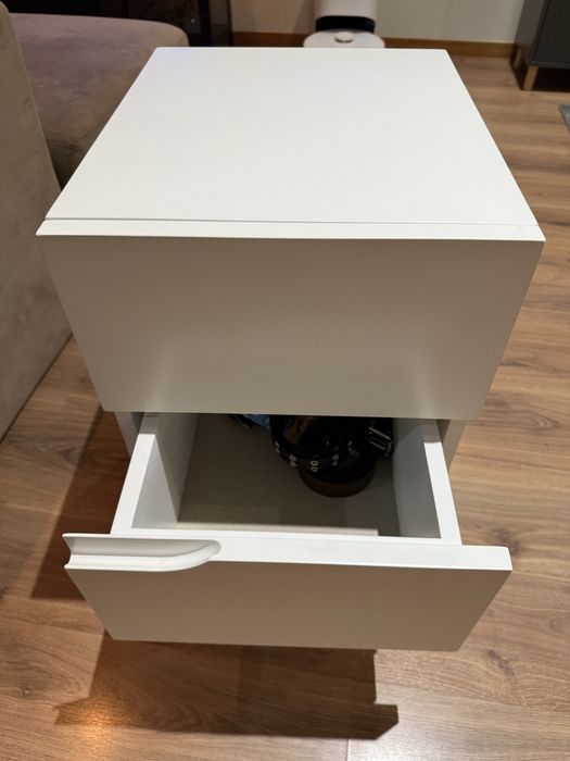 Mesa de cabeceira / Móvel de apoio em lacado branco