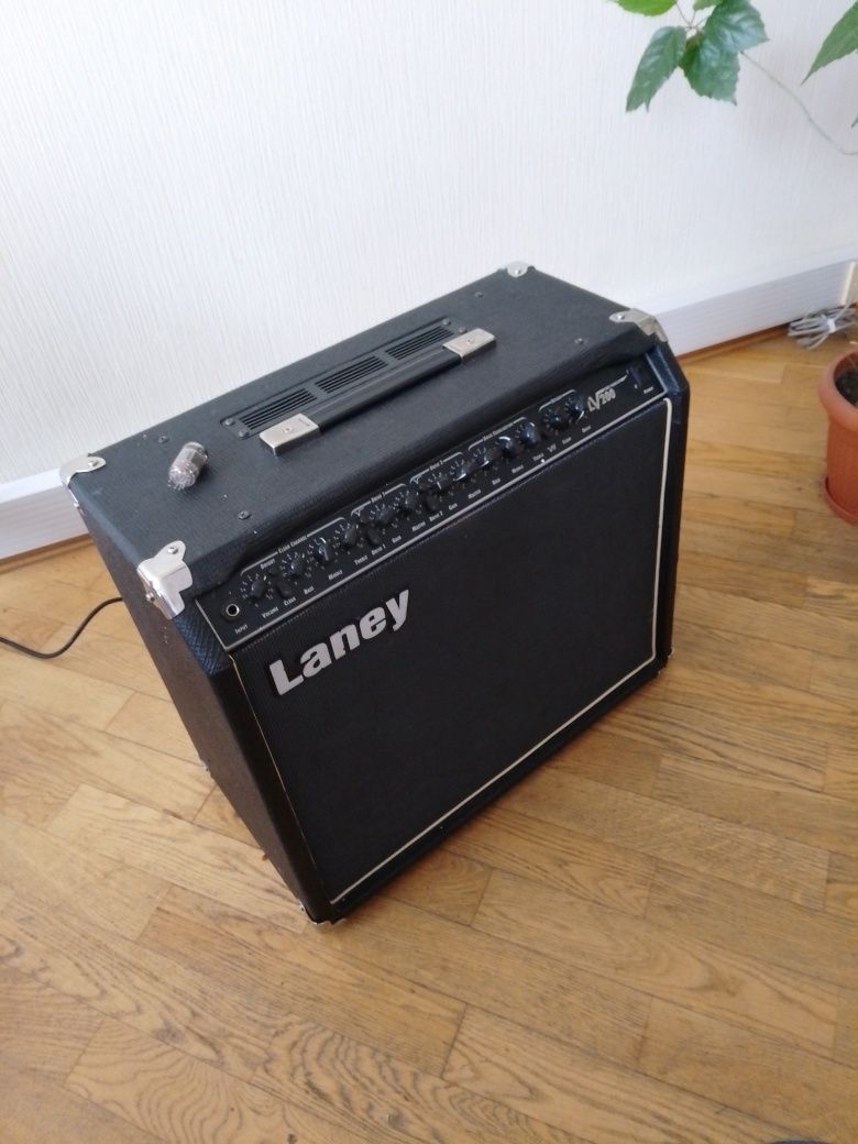 Комбоусилитель Laney LV200