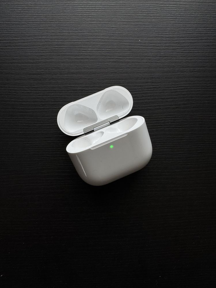 Кейс для AirPods 4