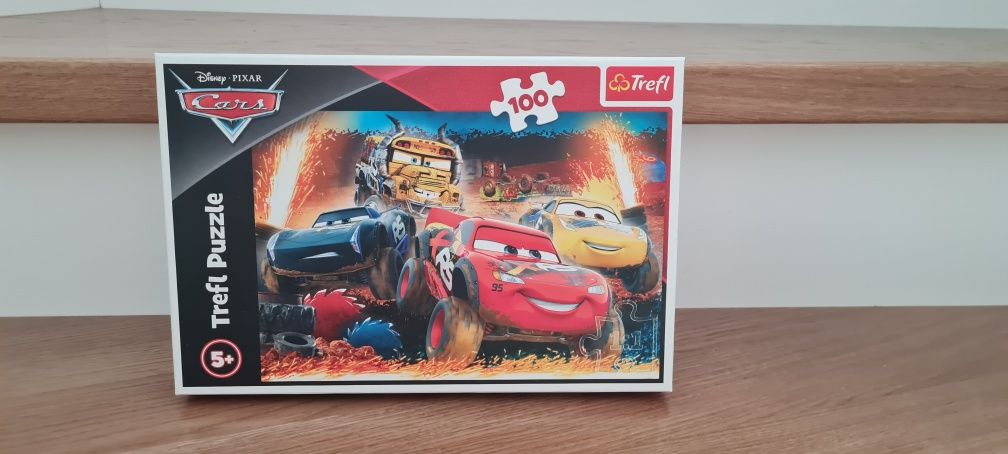 Zestaw trzech sztuk puzzli
