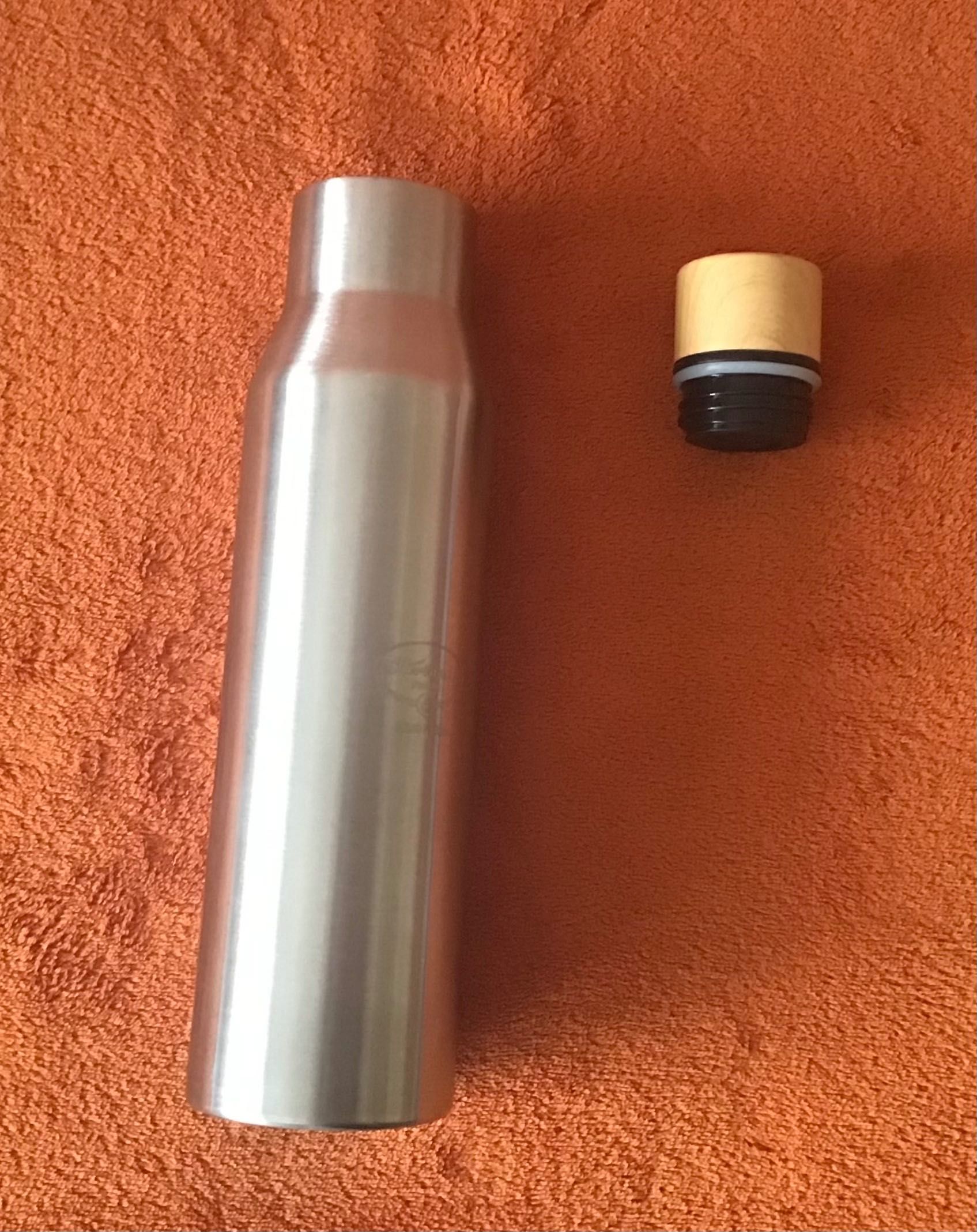 Metalowa butelka o podwójnej ściance ,termos.Nowa.600 ml.