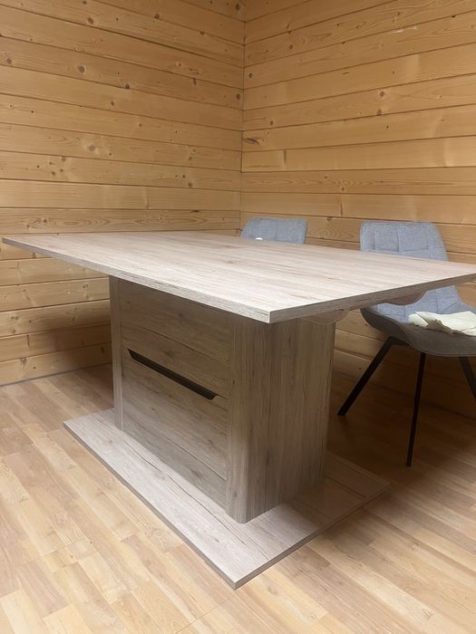 Stół do salonu / obiadowy