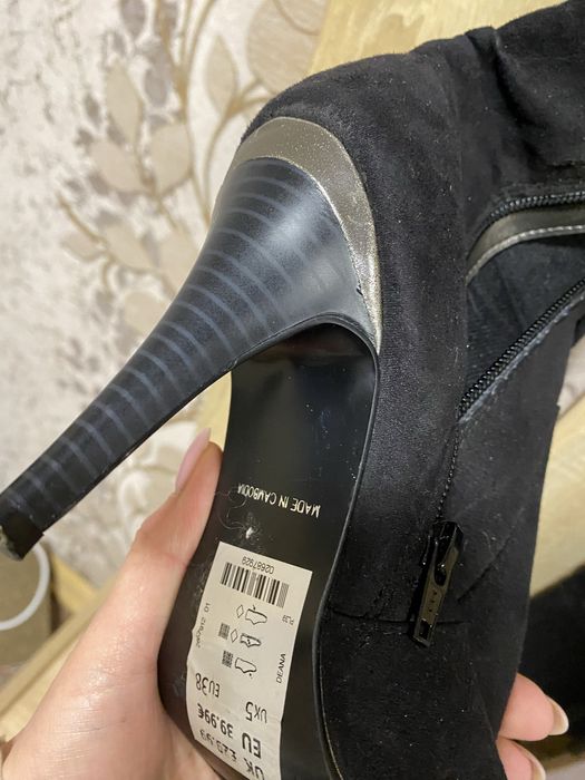 Замшеві ботфорти.