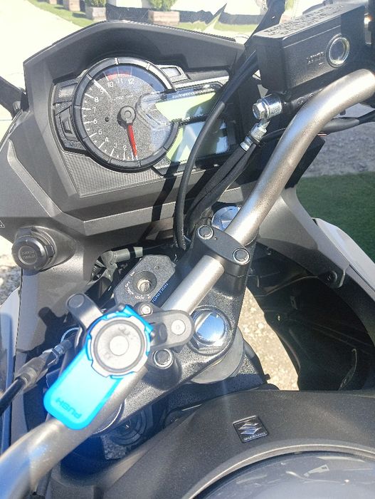 Suzuki V-Strom 650 de 2020, com 5600km.