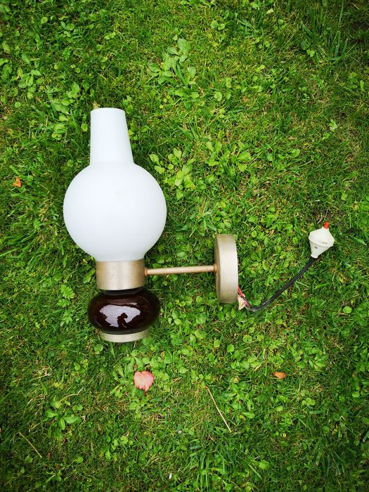 Stara lampa stylizowana na naftową - z ceramiczną podstawą