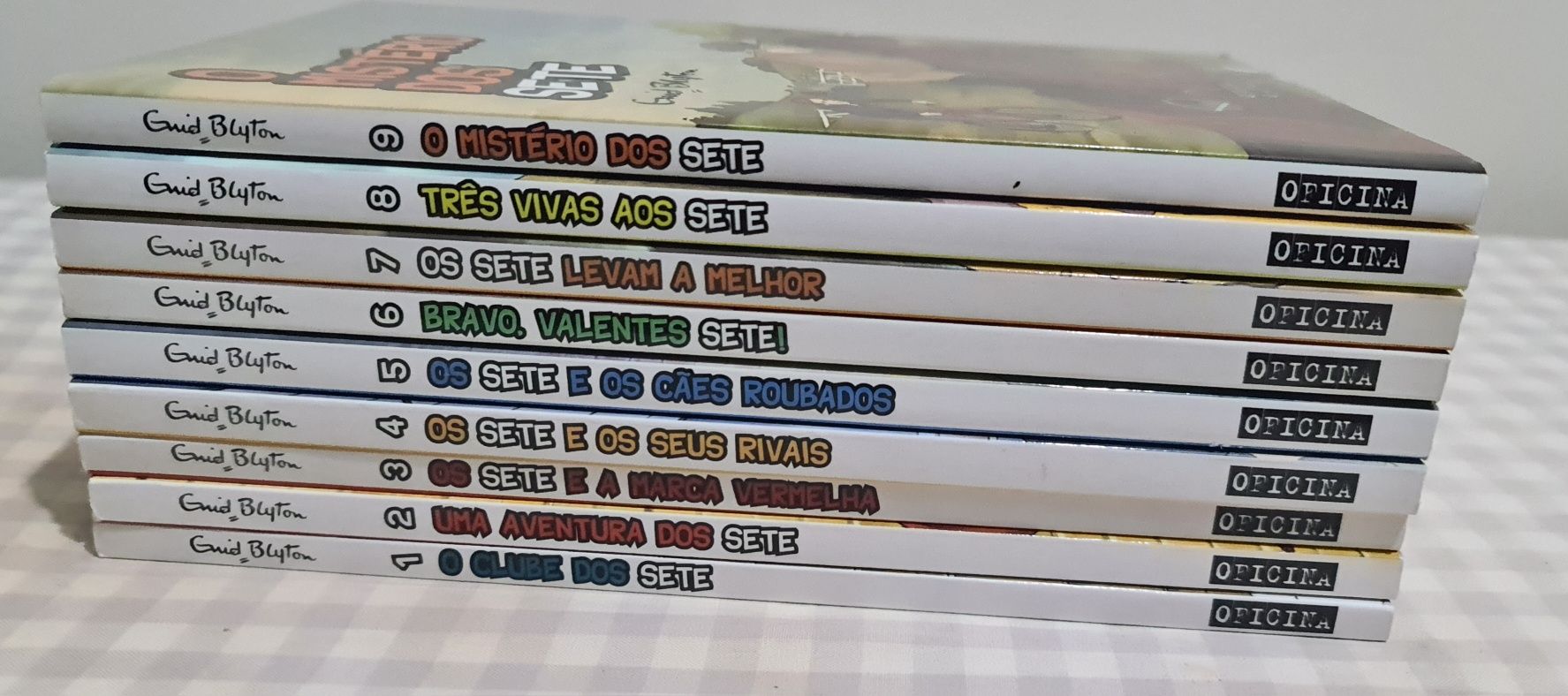 Coleção infantil "Os Sete". Novo