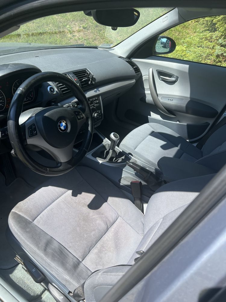 Jeździ skręca chamuje BMW 118i 129KM