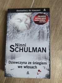 Ninni schulman dziewczyna że śniegiem we włosach