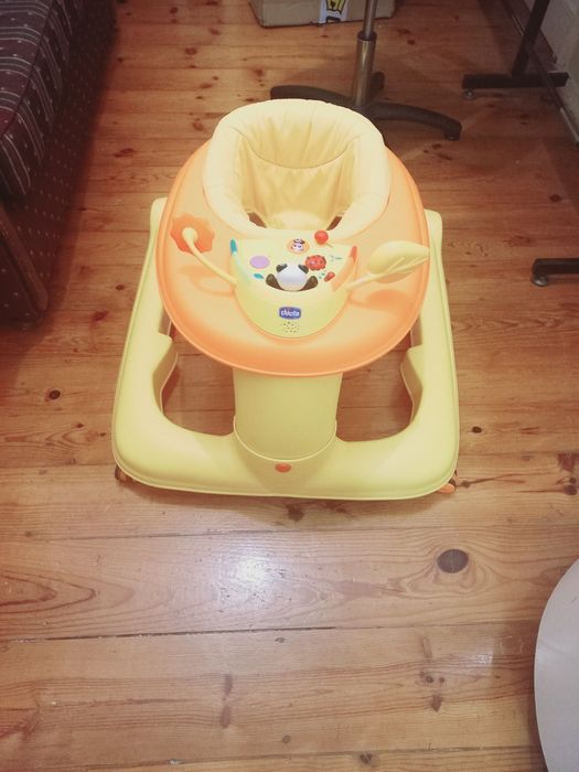 Vendo Andarilho da chicco entrego na zona arroios.