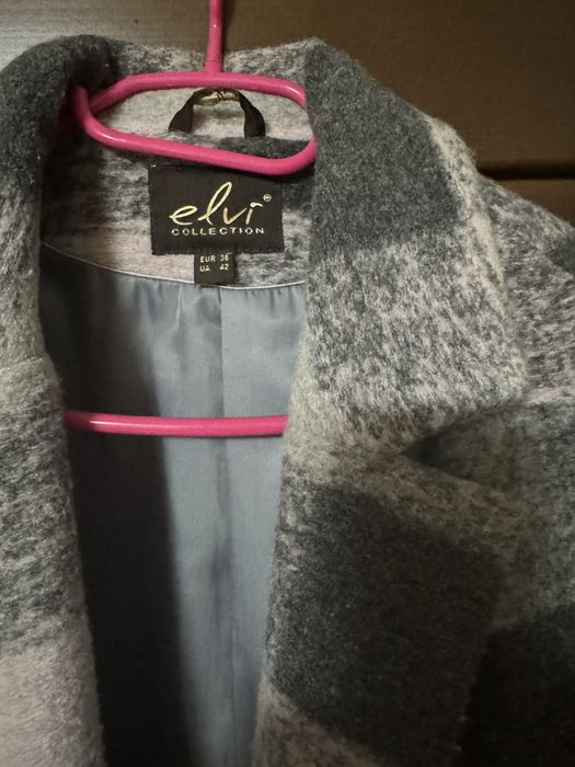 Пальто жіноче в гарному стані