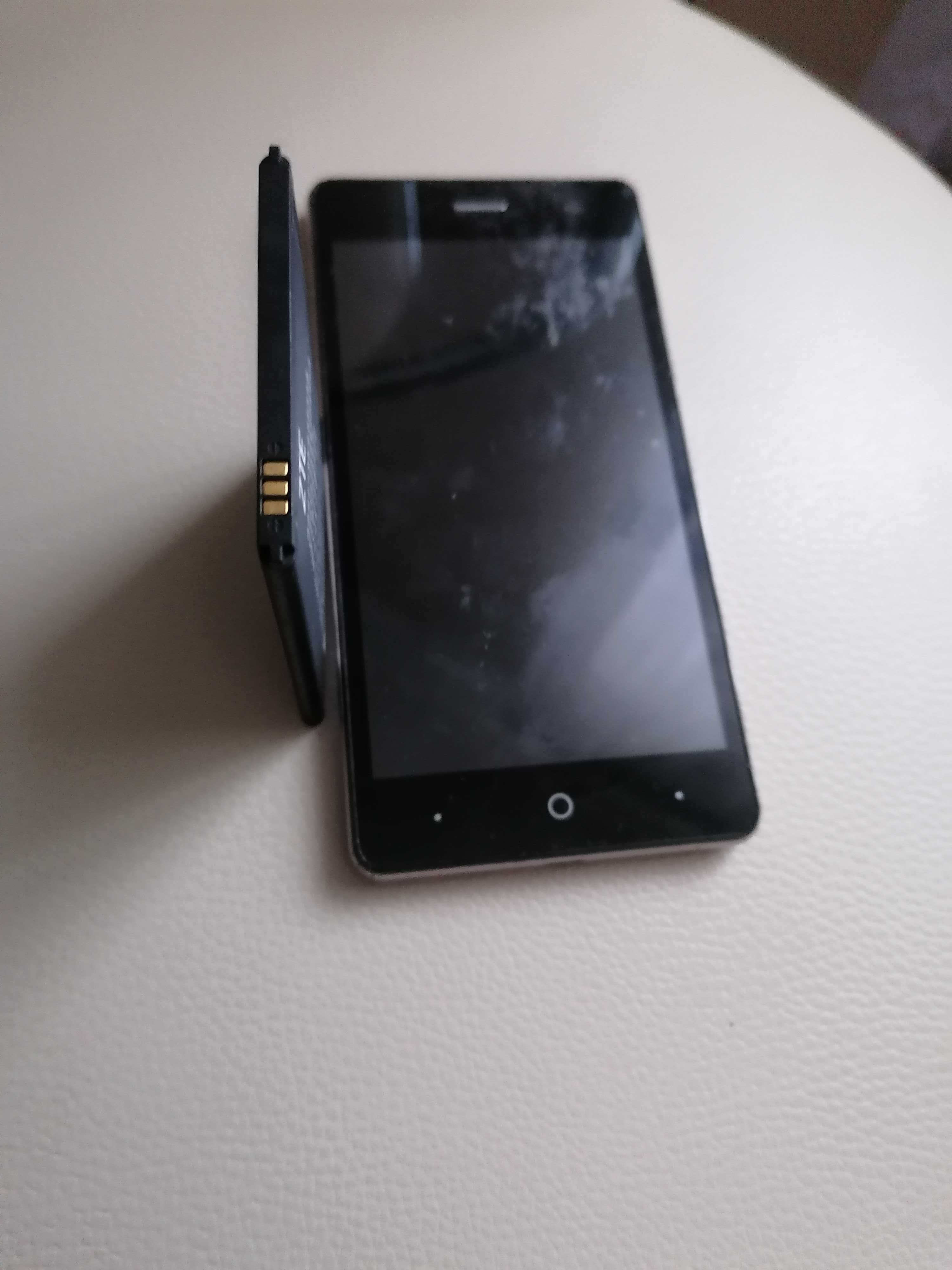 Тел. ZTE Blade L7 не вмикається,здута батарея.На запчастини або відн.