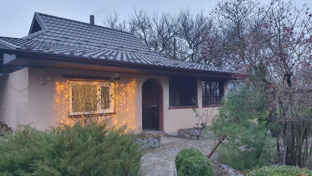 Оренда будинку подобово  з лазнею, поряд з сосновим лісом та річкою, є