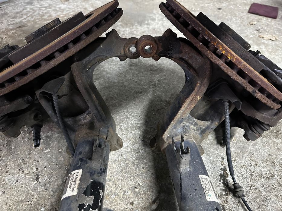 Mcpherson amortyzator zwrotnica zacisk citroen c3 II 1.4 hdi 2010r ds3