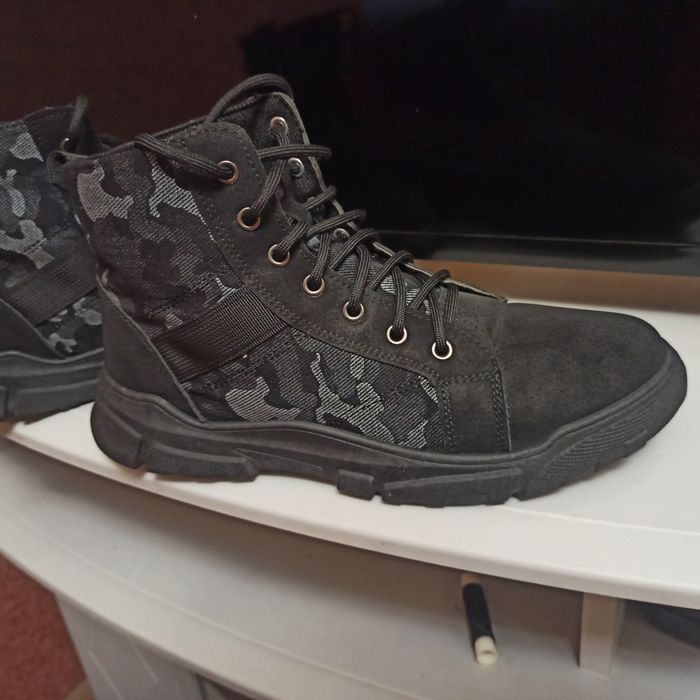 Продам Кросівки НОВІ