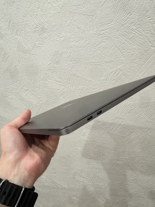 Продам Macbook Pro 16/256 как новый