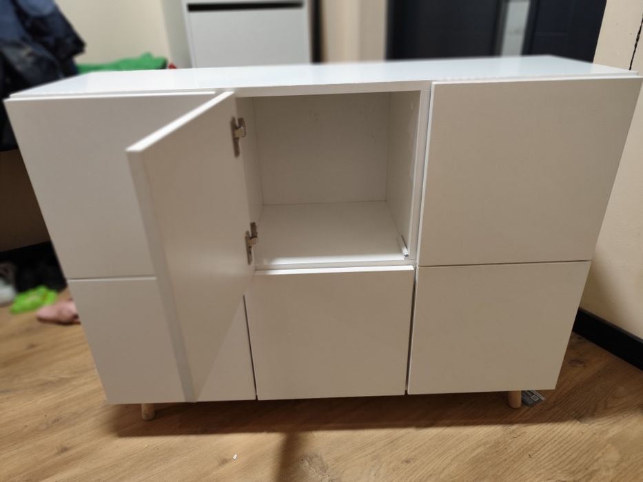 Szafka z drzwiczkami na clik