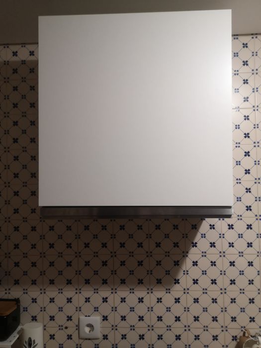 Exaustor integrado em móvel de parede com porta e 2 prateleiras