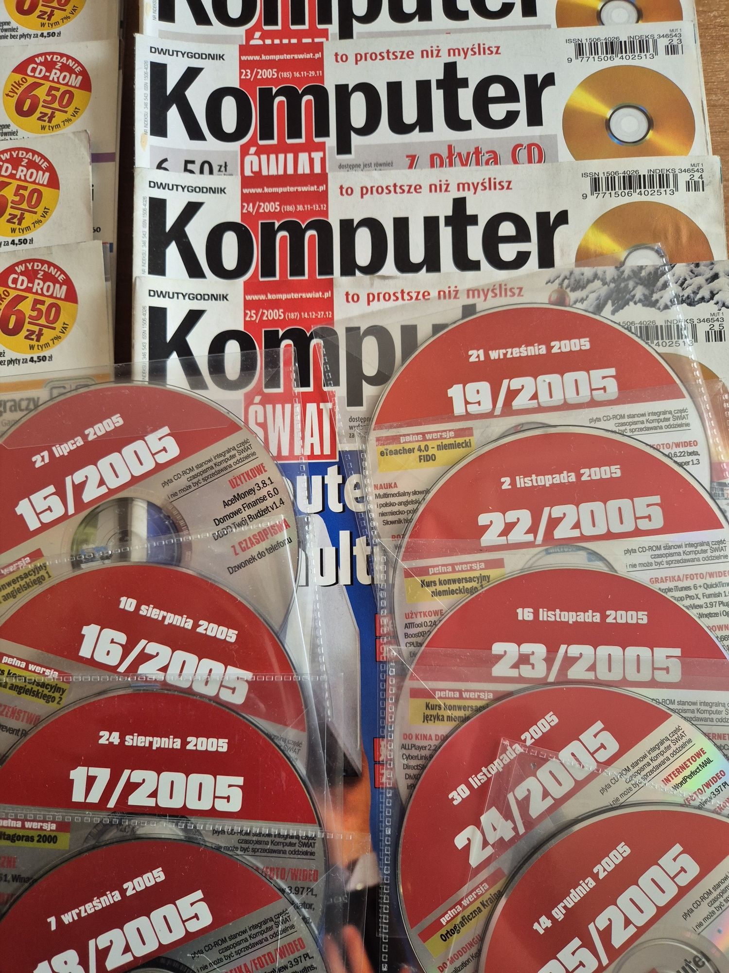 Komputer Świat 25 numerów rocznik 2005 plus 18 CD