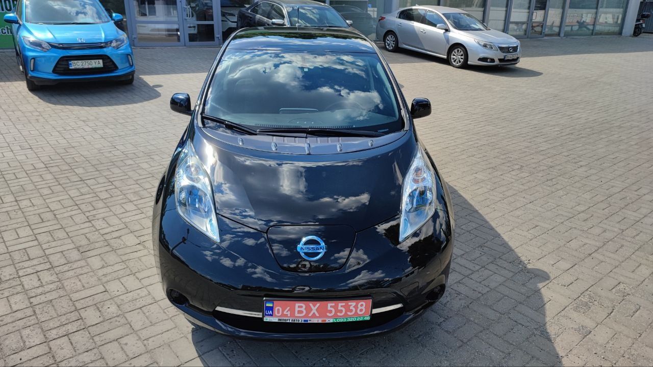 Продам Nissan Leaf