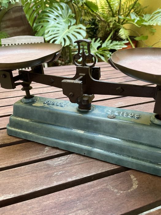 Balança de pesos em excelente estado