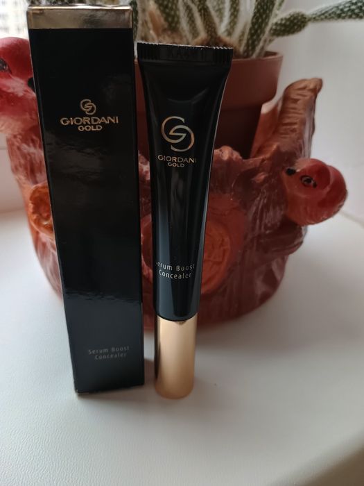 Консилер Oriflame  під очі  з рептидною сивороткою
