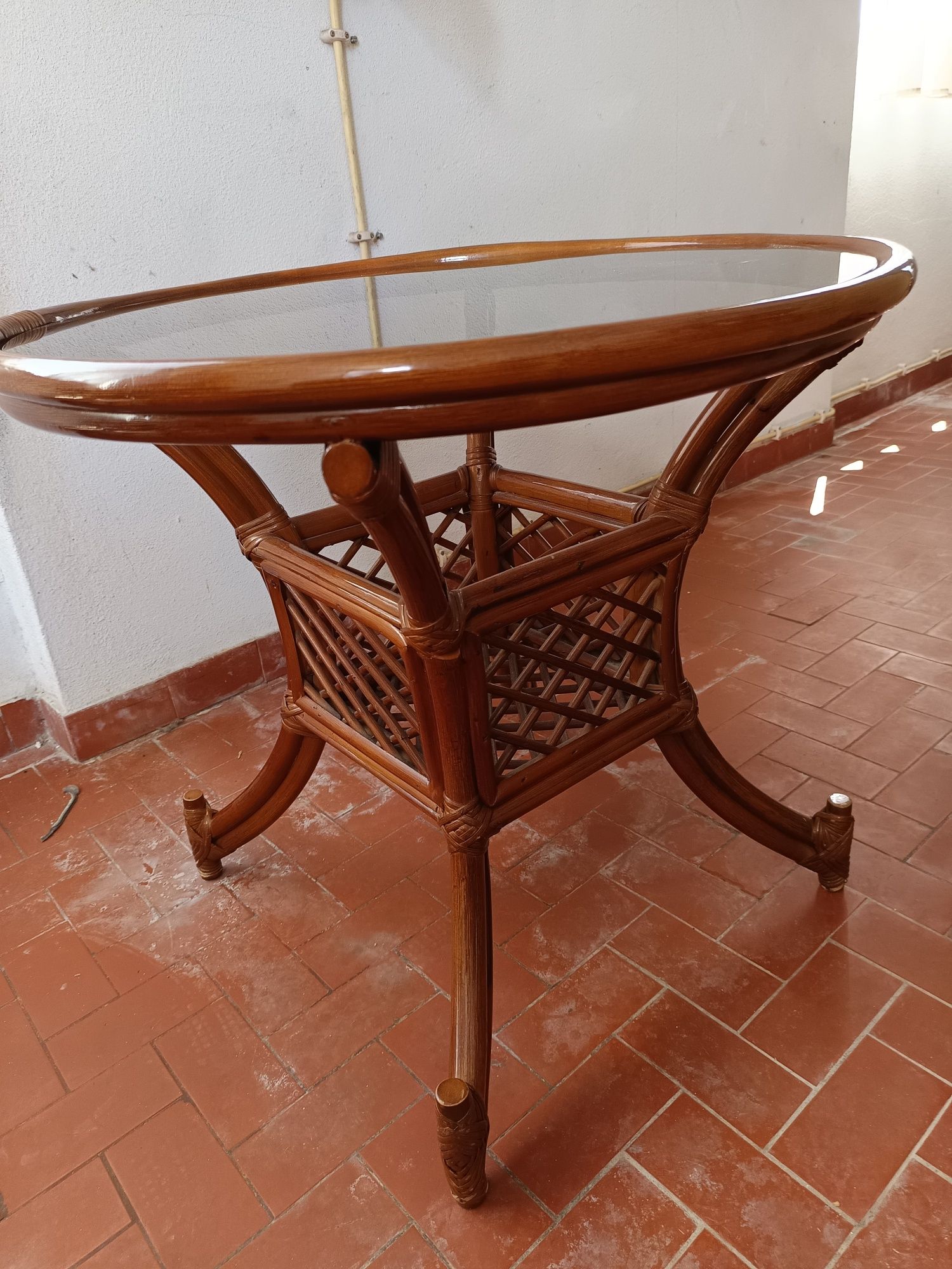 Mesa e 4 bancos bambu