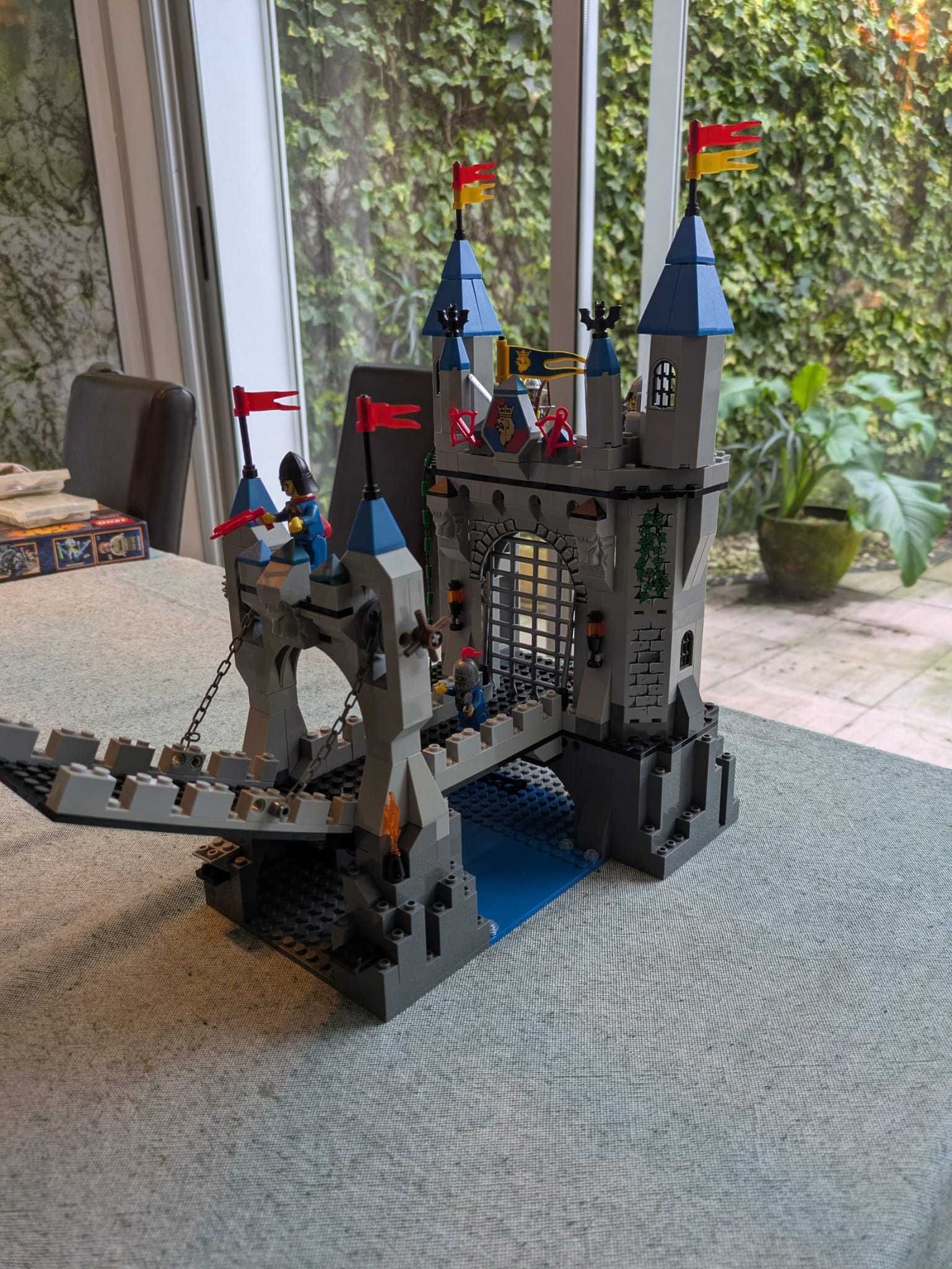 Castelo tipo lego Dragão Azul
