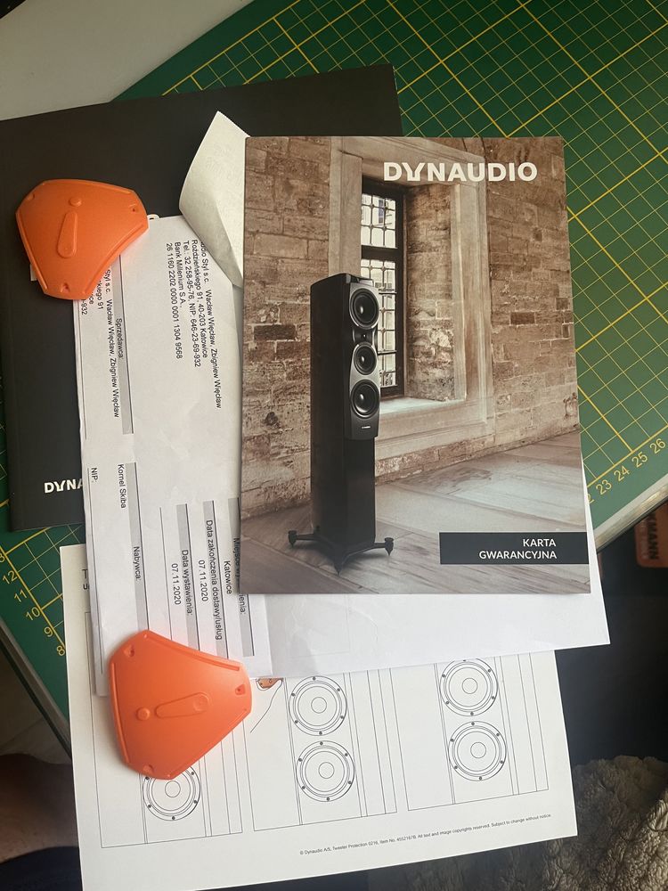 Dynaudio Contour 30 - kolor orzech (walnut wood).
