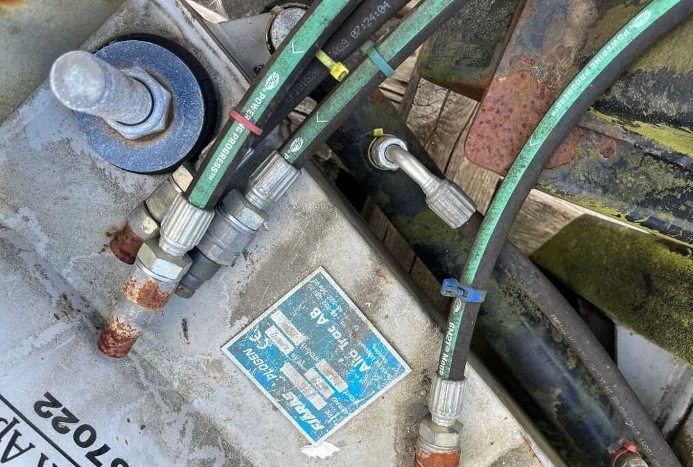 Pług do śniegu Fjaras Schmidt regulowany odśnieżny V hydrauliczny