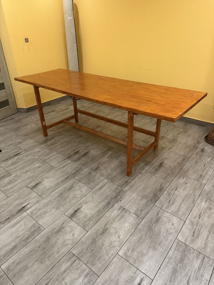 Solidny stół z drewna bukowego, kolor braz