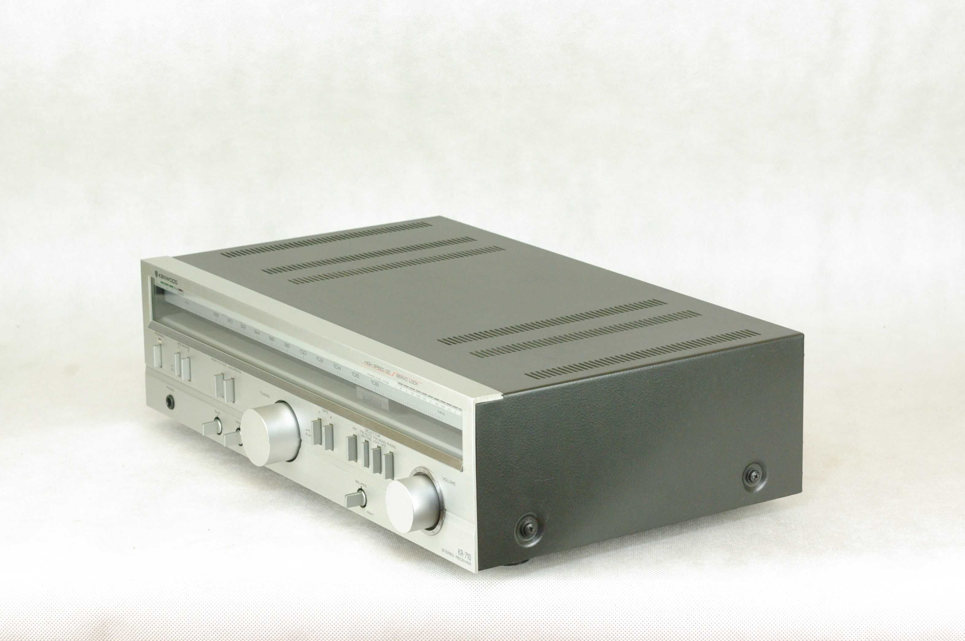 Kenwood KR-710 amplituner.
