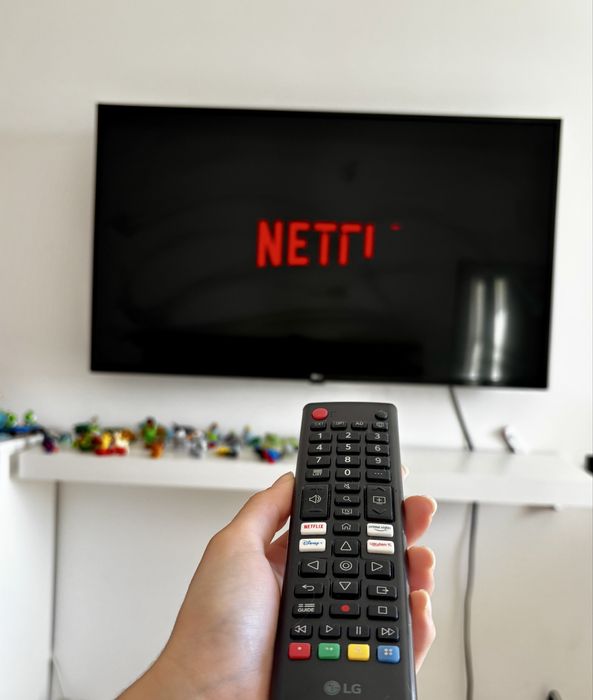 Smart TV - LG - 42 polegadas + suporte