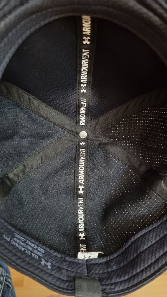 Продам фирменную кепку Under Armour