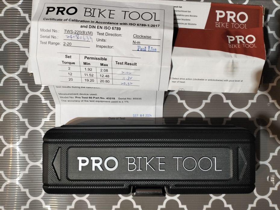 Caixa c/chave de torque da marca PRO BIKE