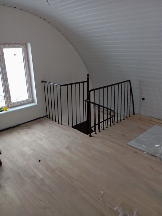 Гвинтові сходи лофт металевий каркас перила сходинки лестница драбина