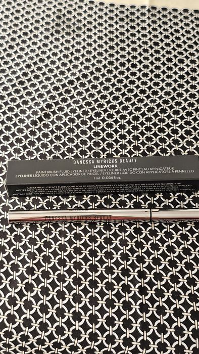 Danessa Myricks Beauty  czarny eyeliner