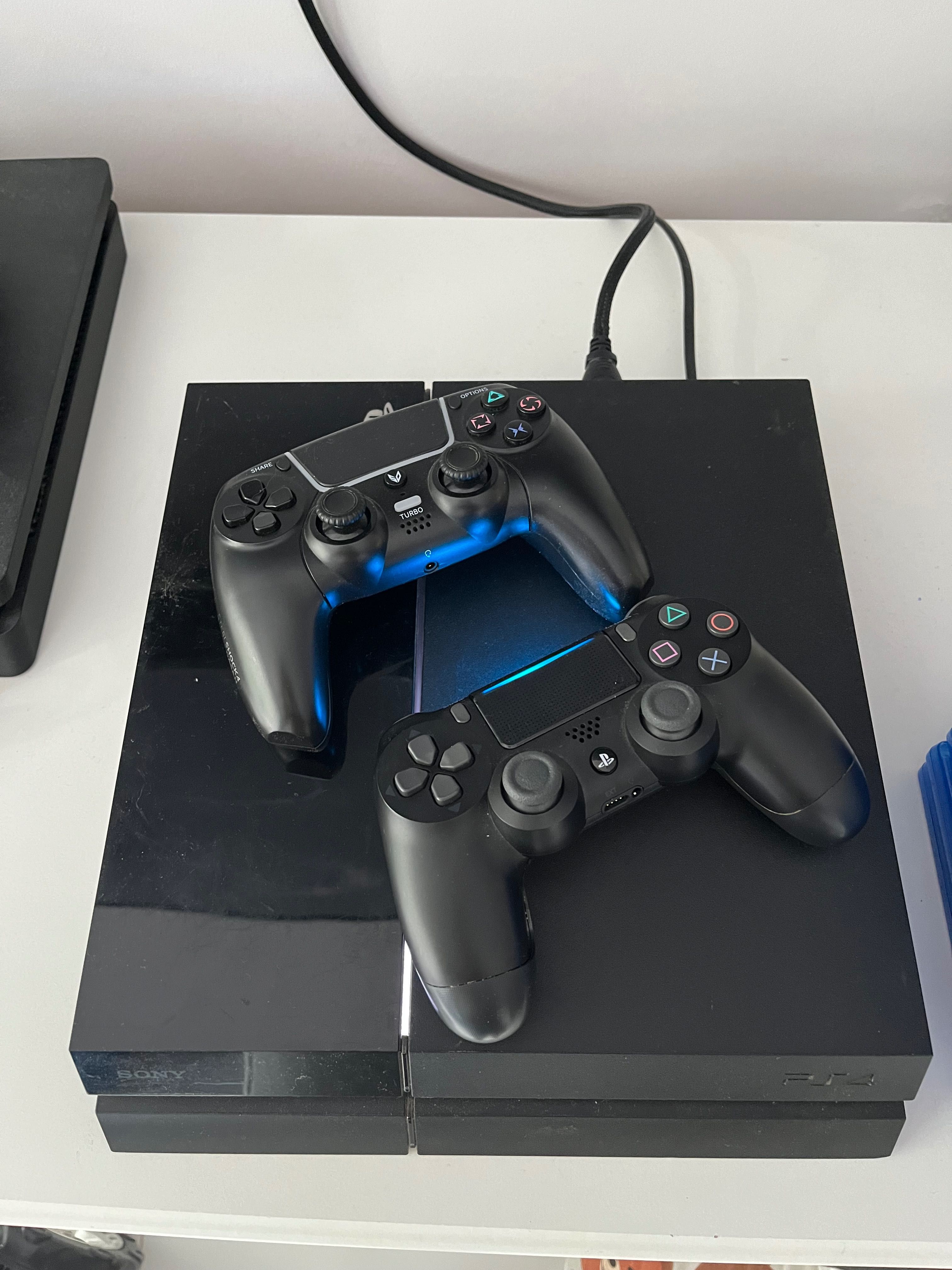 PlayStation 4, 2 Pady, 10 Gier (5, one, FIFA,