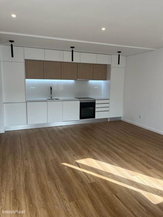 Apartamento T2 em Arrendamento no Coração de Paço de Arcos