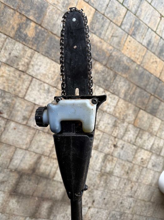 Spalinowa piła łańcuchowa na wysięgniku Poulan PRO - Podkrzesywarka