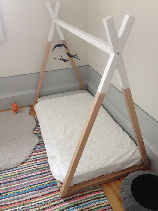 Cama tipi montessori com estrado