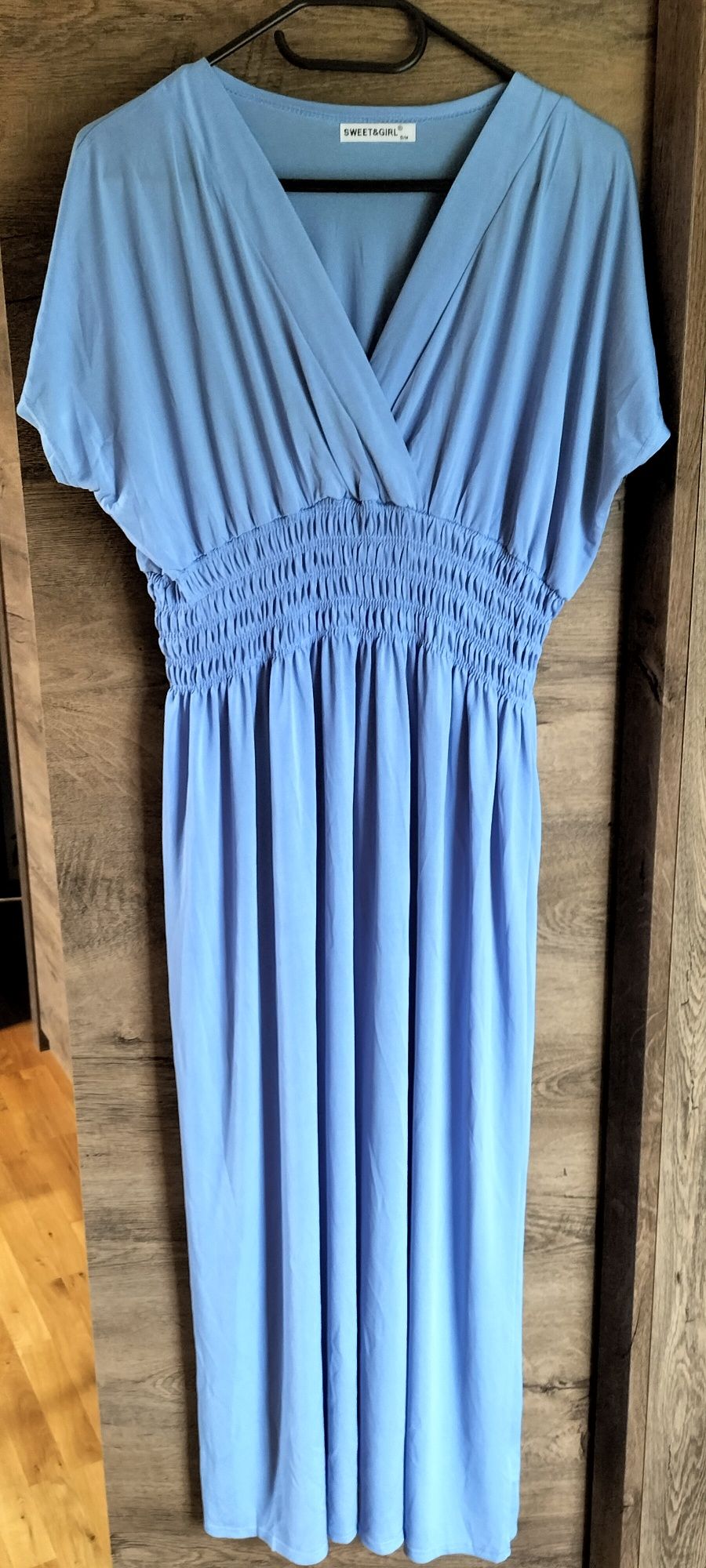 Niebieska sukienka maxi