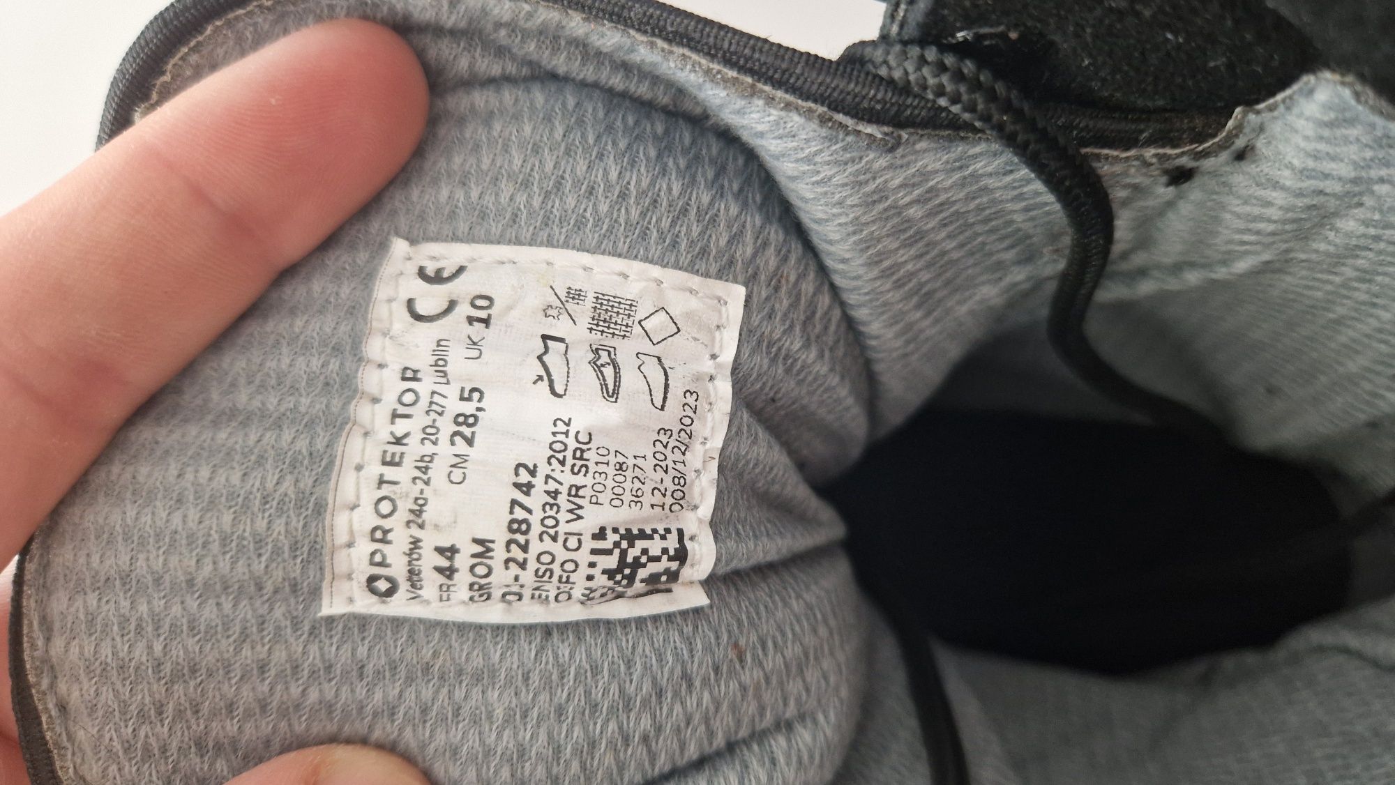 Buty wysokie Protektor Grom Plus T r 44 czarne