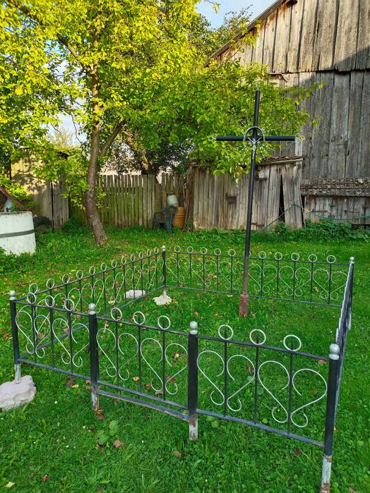 Płotek cmentarny ogrodzenie stalowy cały i krzyż