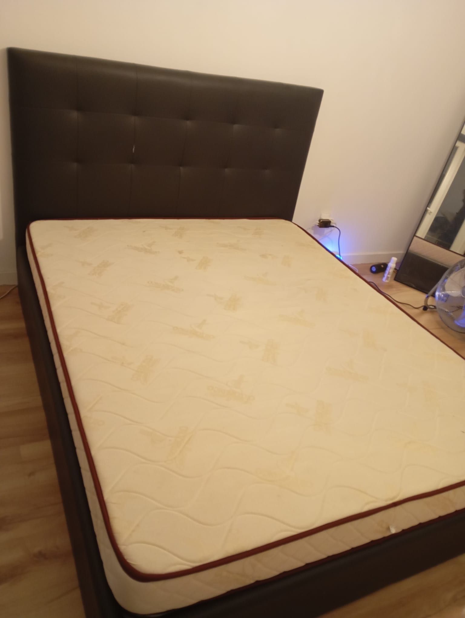 Colchón  y cama matrimonial